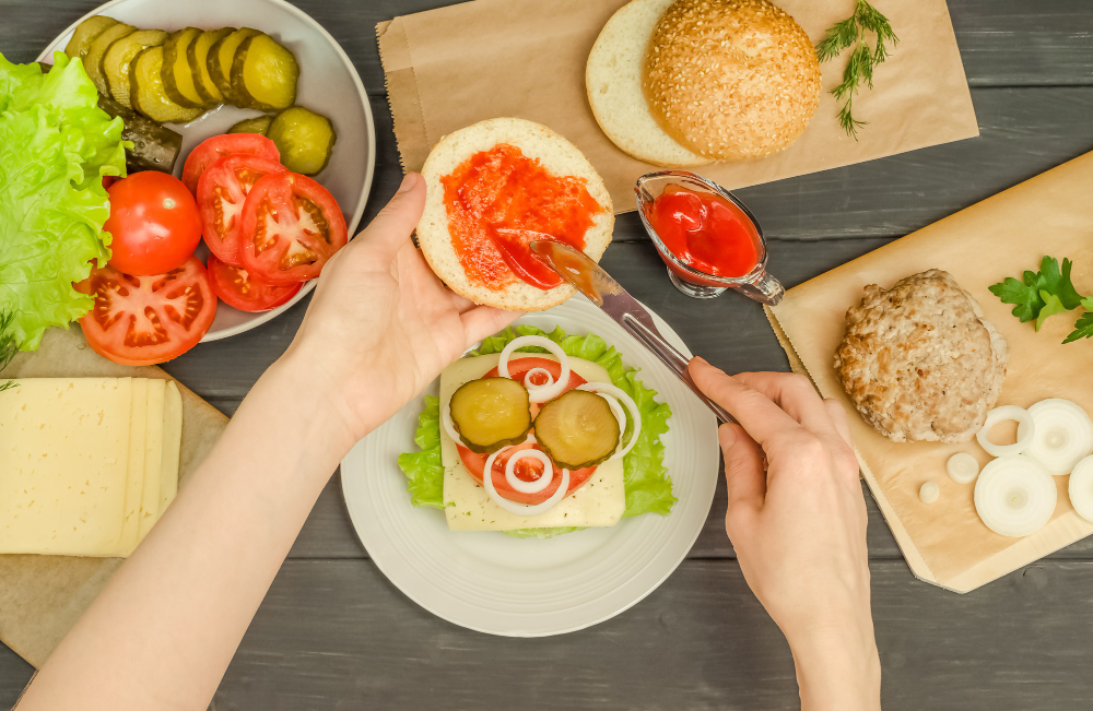Dışarıda Yemek Yerken Sağlıklı Seçim Nasıl Yapılır?